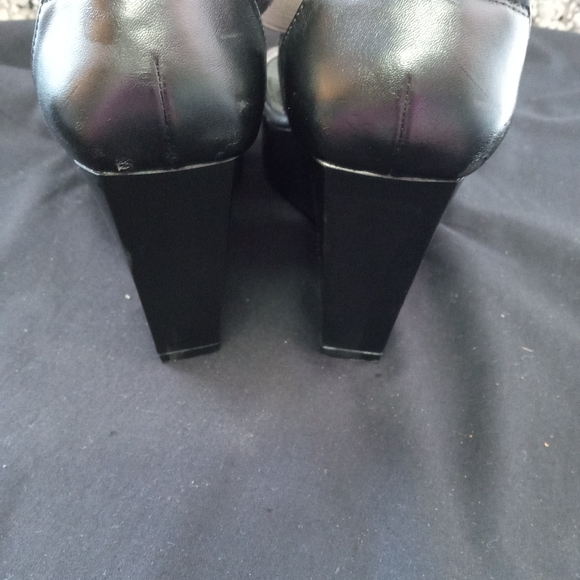 Shoes - Picture 5 of 7